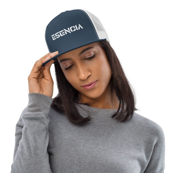 Descubre el Poder de las Gorras ESENCIA Las gorras no son solo un accesorio; son una declaración de estilo y actitud. Las gorras ESENCIA combinan diseño único, calidad superior y funcionalidad, haciéndolas imprescindibles para quienes buscan lucir increíbles mientras cuidan su bienestar.